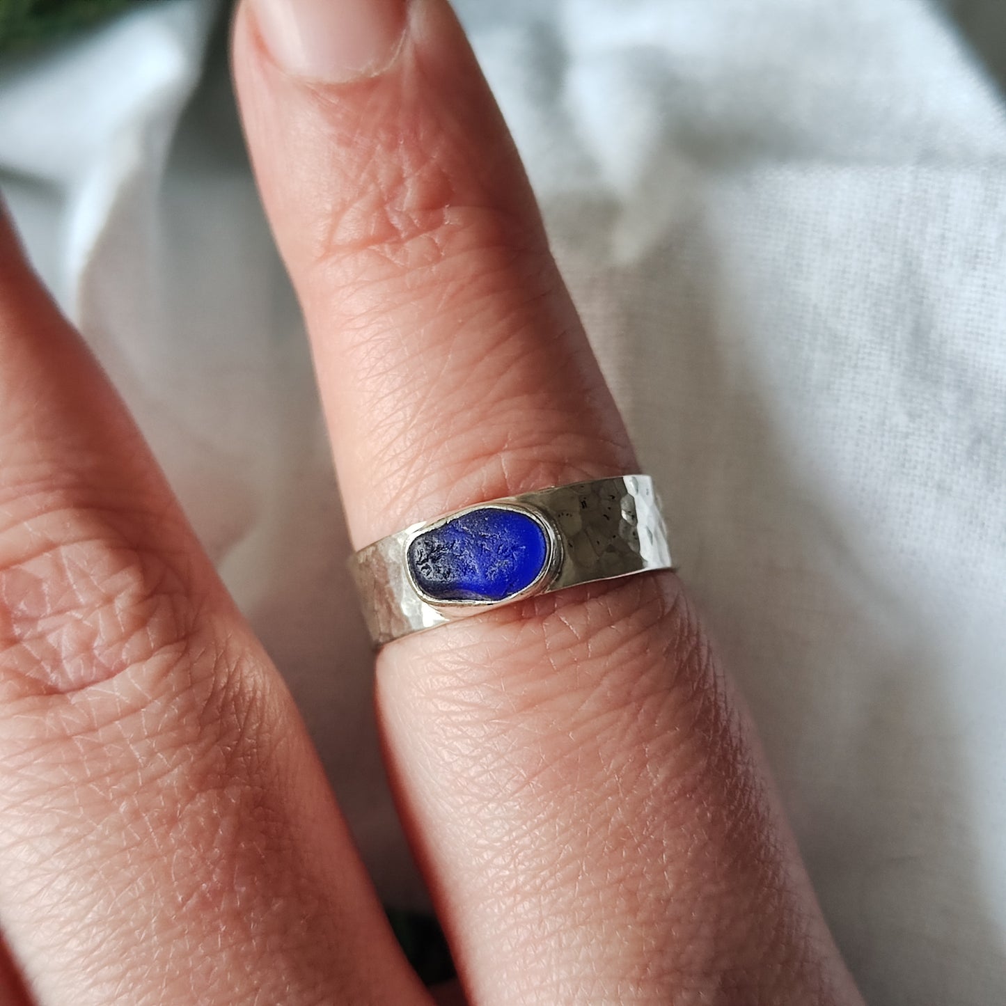 Sea Glass Ring - Hammered Band Size S