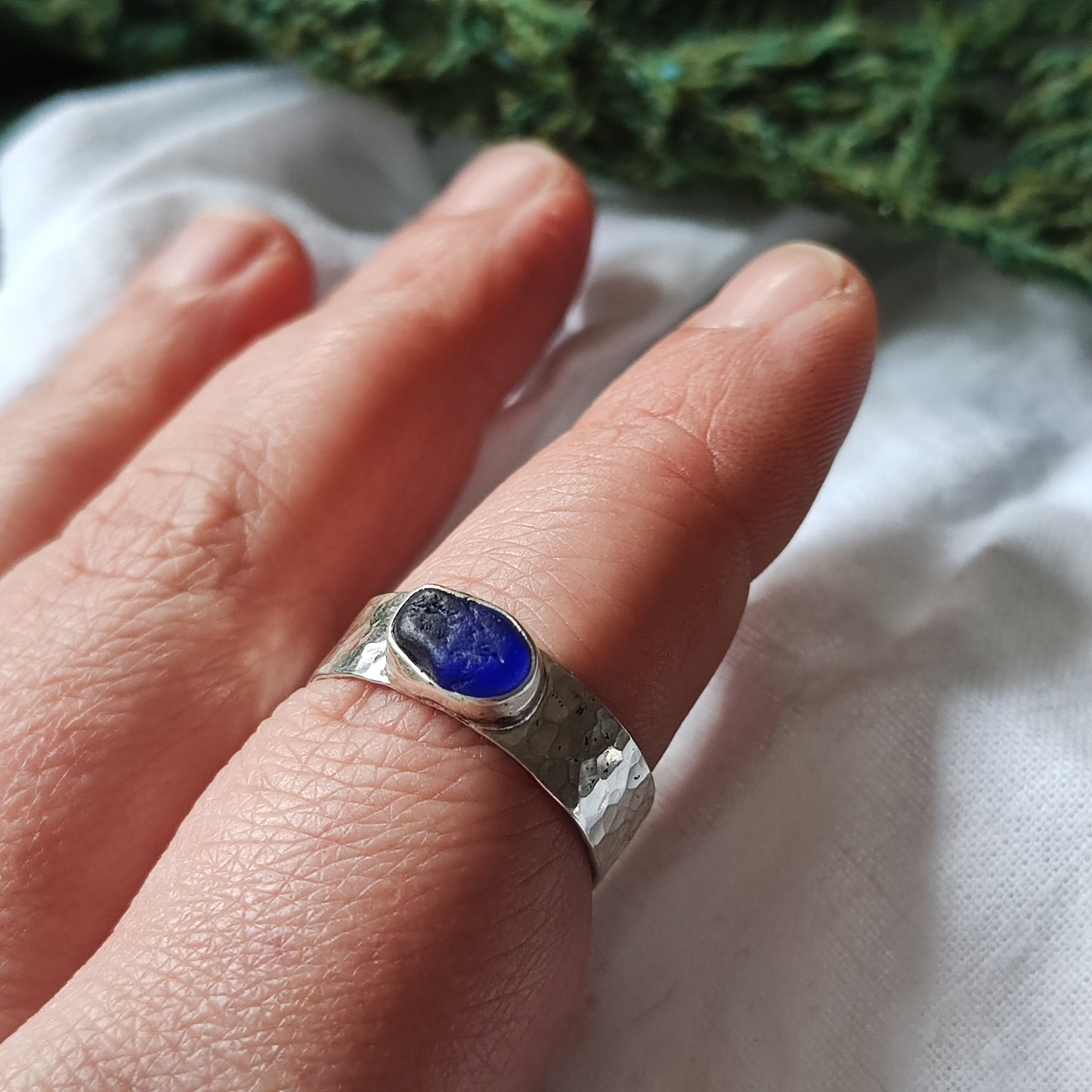 Sea Glass Ring - Hammered Band Size S