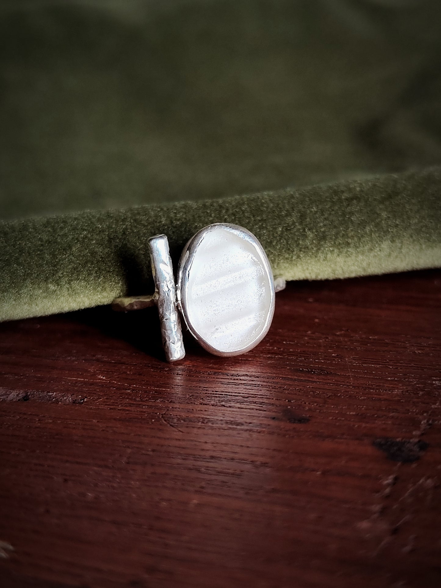 Sea Glass T-Ring Size V White Duo