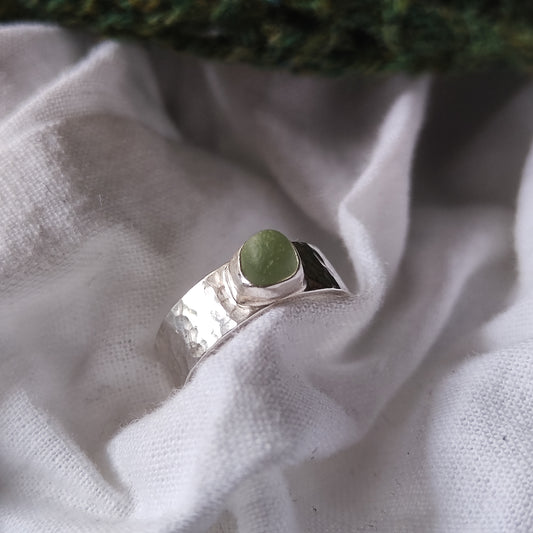 Sea Glass Ring - Hammered Band Size M