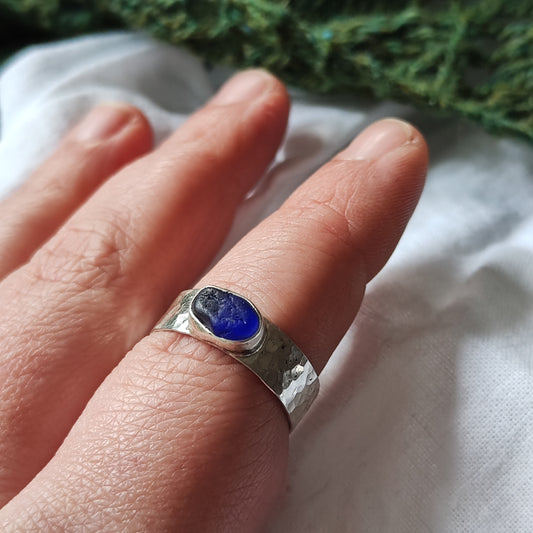 Sea Glass Ring - Hammered Band Size S