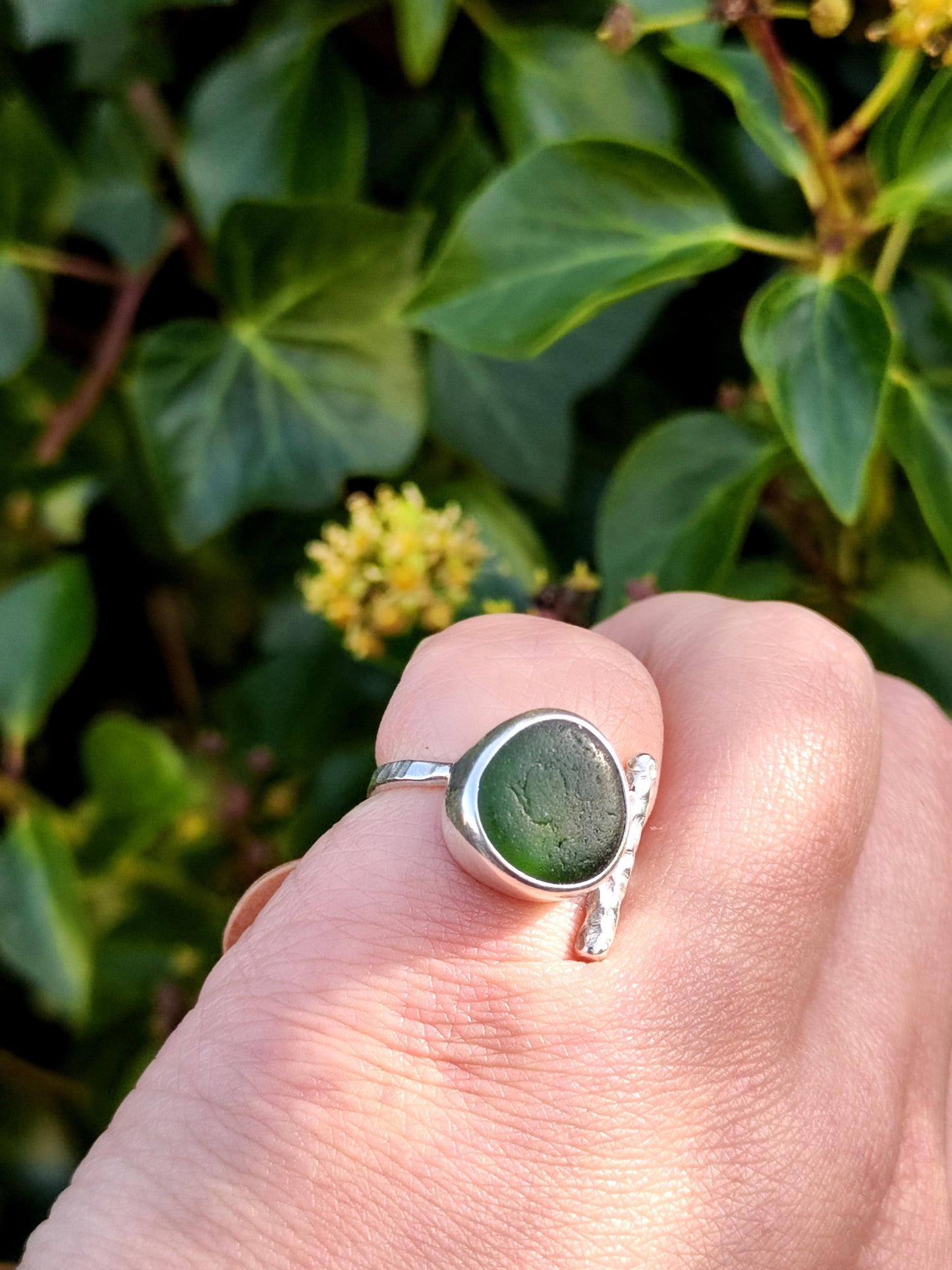 Sea Glass T-Ring Size M Green Circle