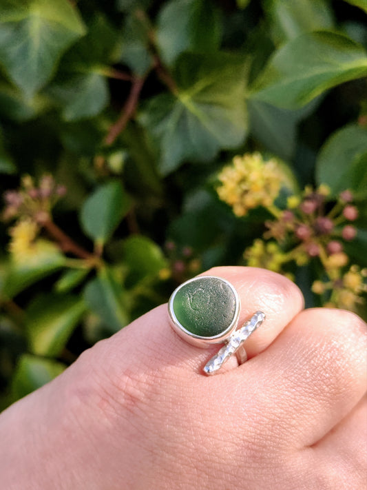 Sea Glass T-Ring Size M Green Circle