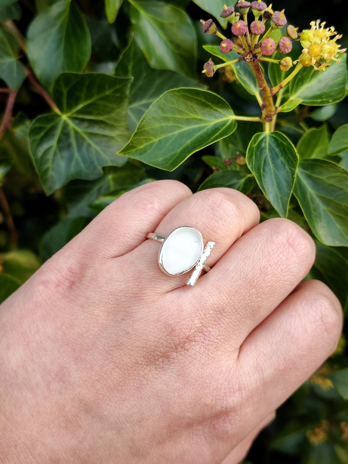 Sea Glass T-Ring Size V White Duo