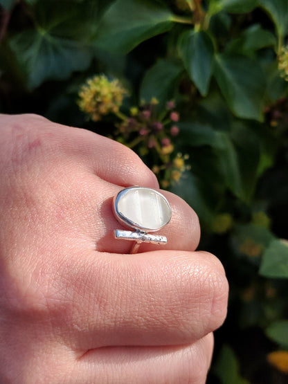 Sea Glass T-Ring Size V White Duo