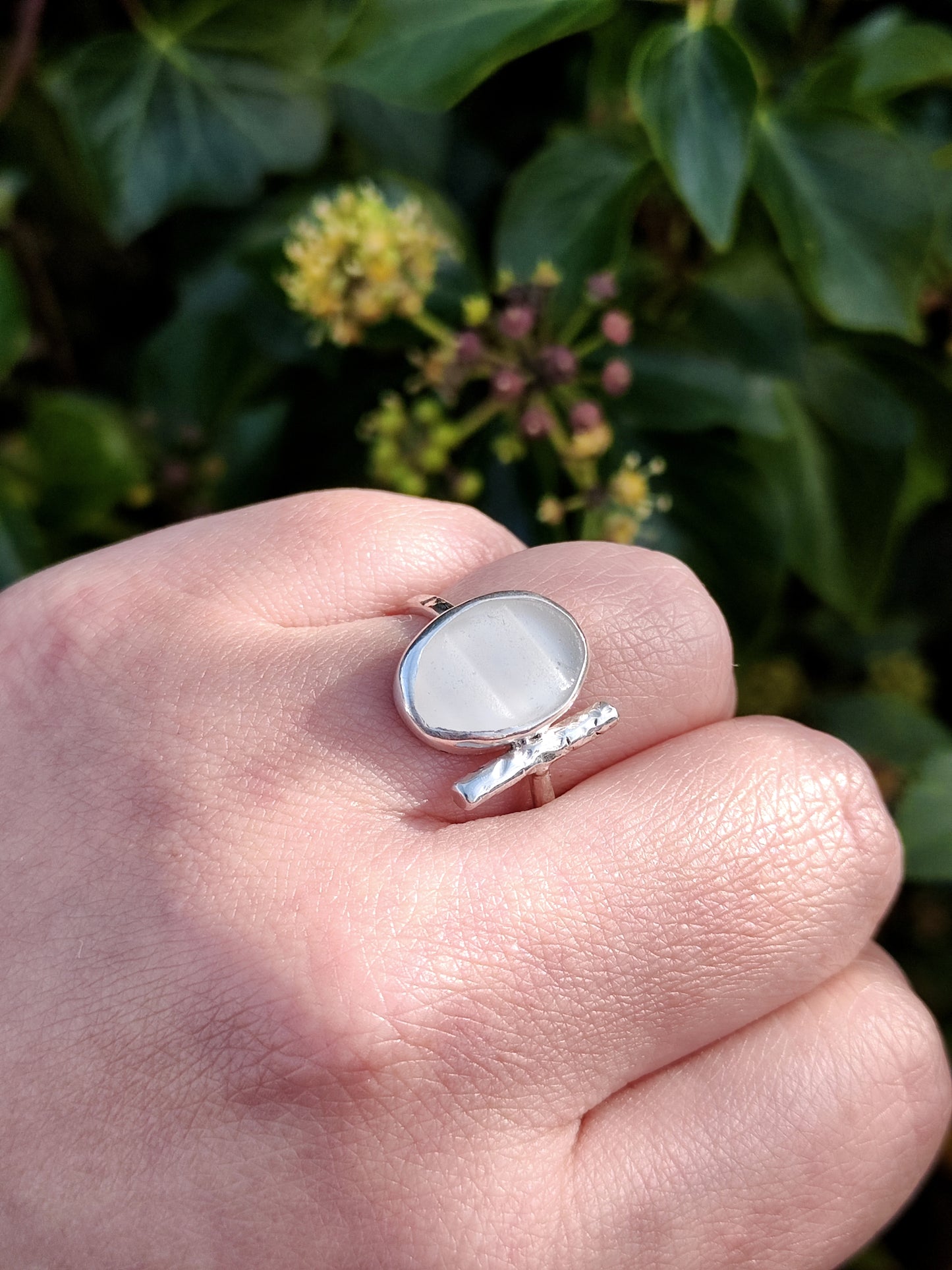 Sea Glass T-Ring Size V White Duo