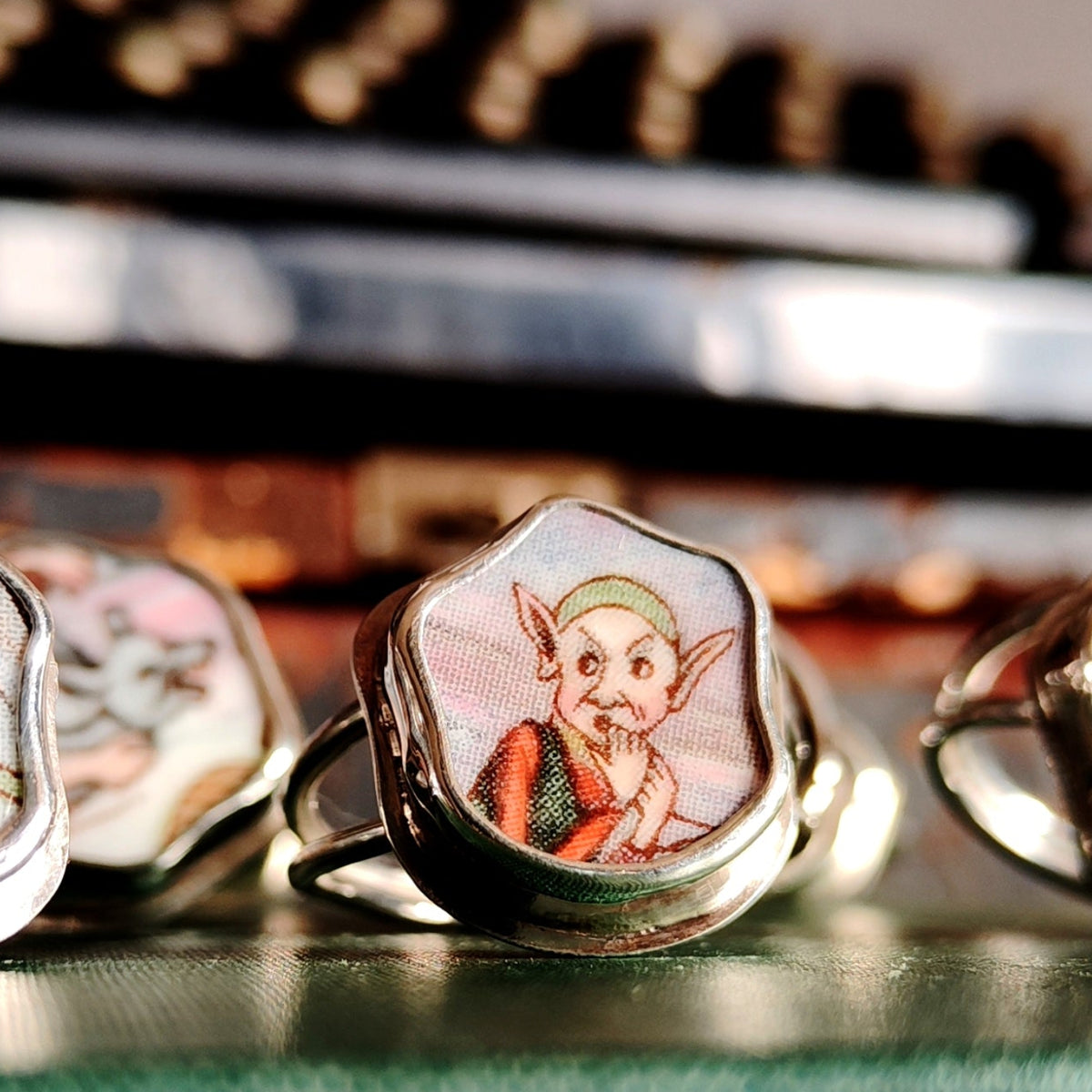 Hallowe'en Broken Plate Ring - Coy Goblin