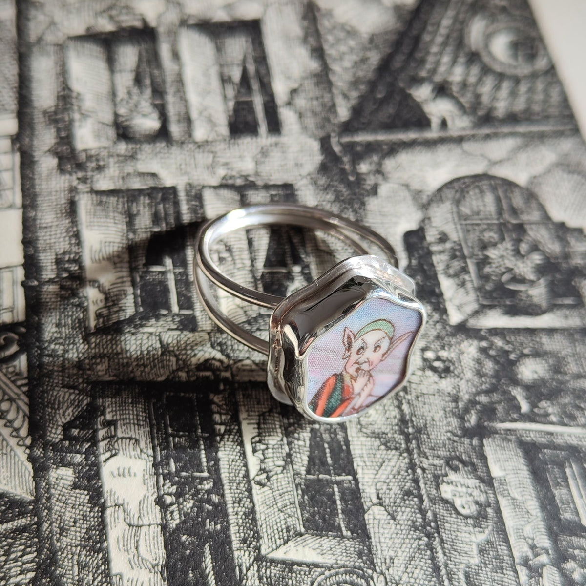 Hallowe'en Broken Plate Ring - Coy Goblin