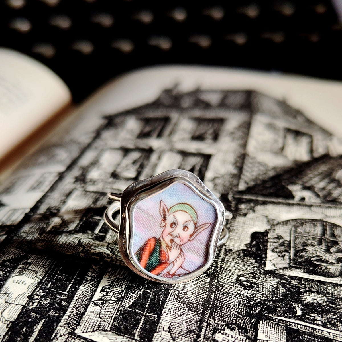Hallowe'en Broken Plate Ring - Coy Goblin