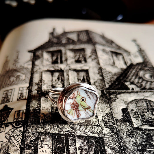 Hallowe'en Broken Plate Ring - The Salamander