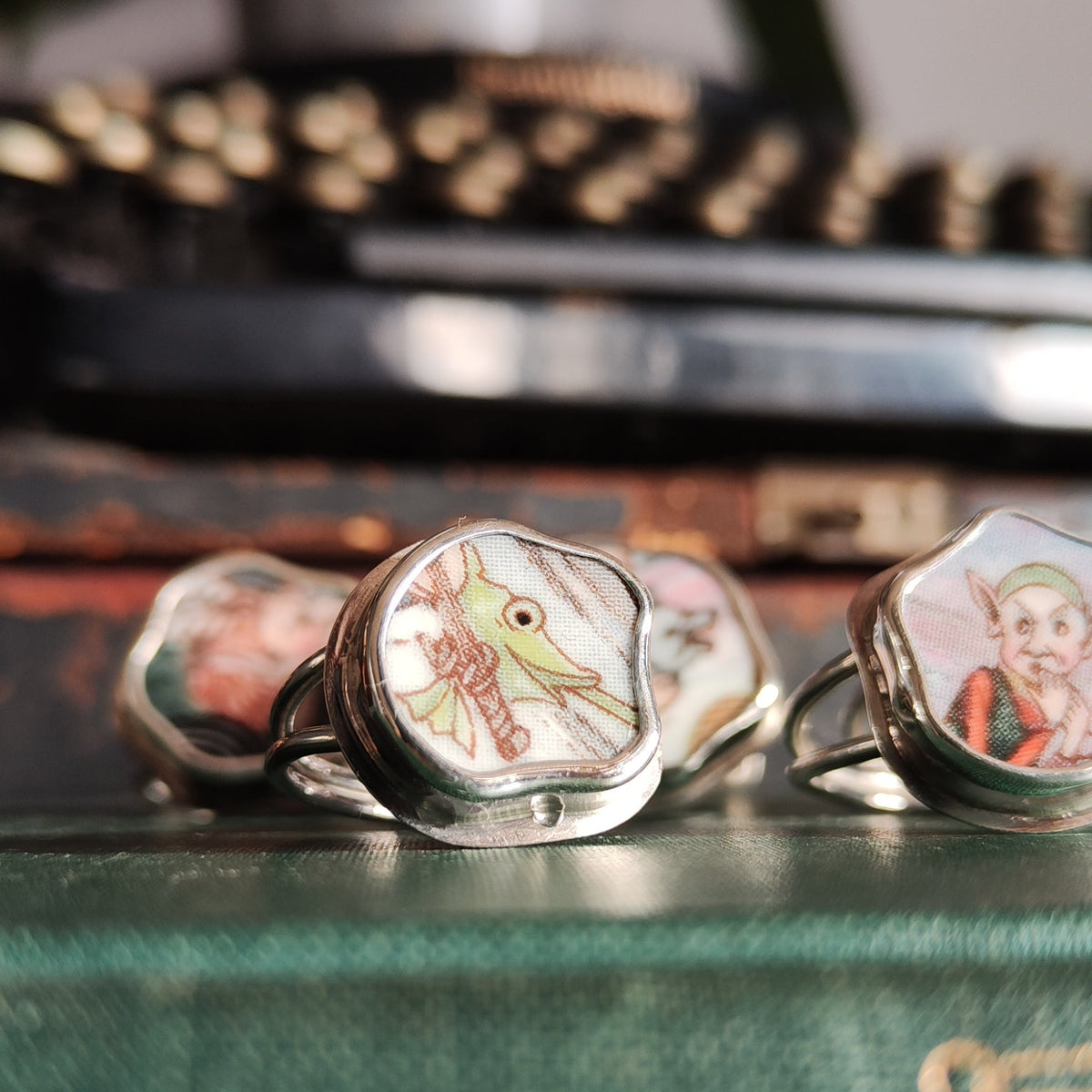 Hallowe'en Broken Plate Ring - The Salamander