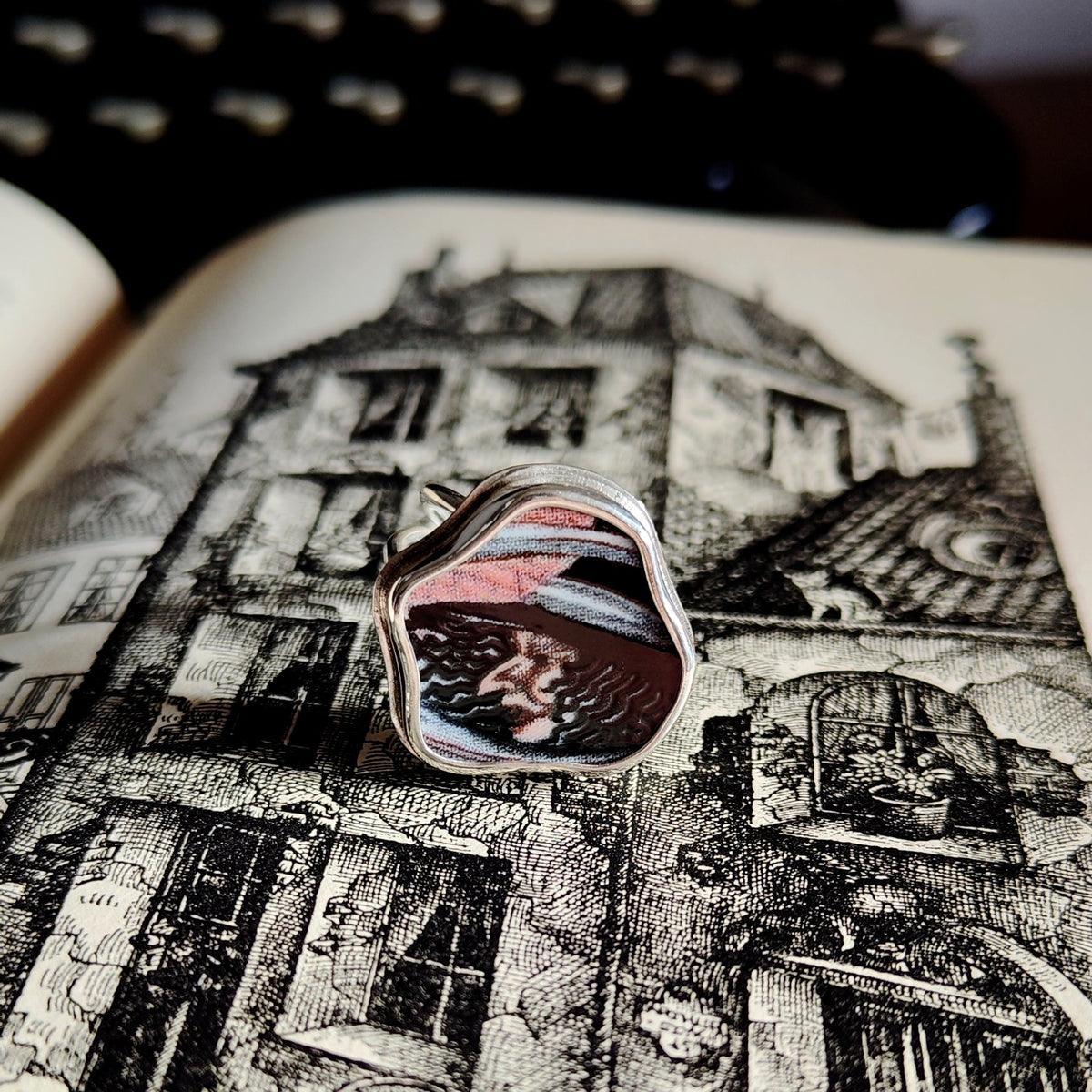 Hallowe'en Broken Plate Ring - The Crone