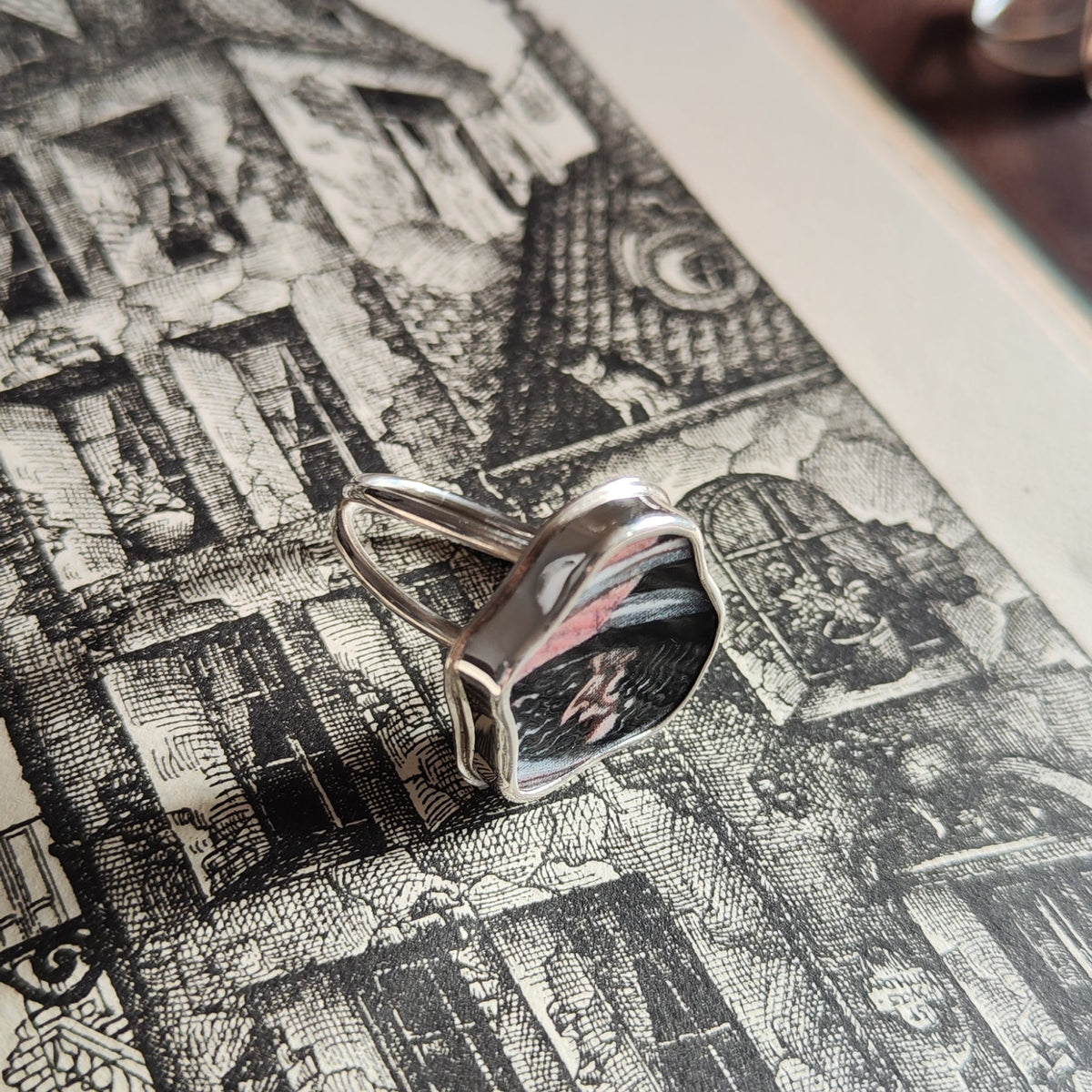 Hallowe'en Broken Plate Ring - The Crone