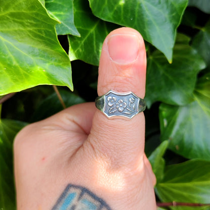 Signet Ring - Dainty Flowers