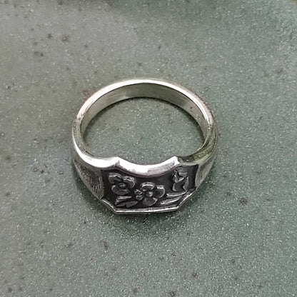 Signet Ring - Dainty Flowers